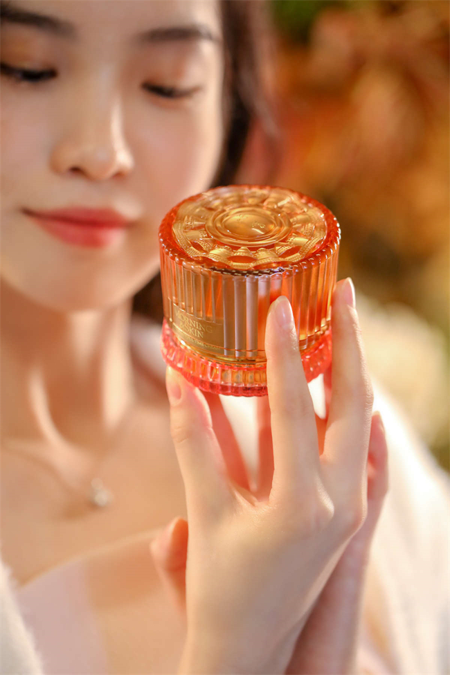 让水润不止于表做冬季肌肤的守护者OG真人平台玫莉蔻至美时光水凝霜(图5)